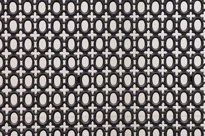 Lot 313 - A Victorian-style cast iron radiator cover