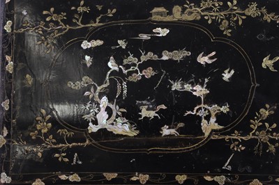 Lot 318 - A black-lacquered and mother-of-pearl inlaid collector's box