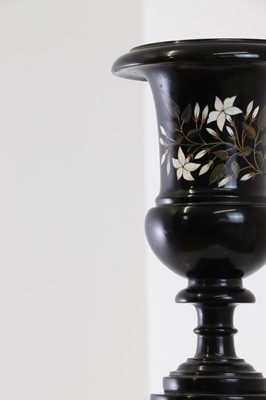 Lot 259 - An Ashford black marble pedestal vase