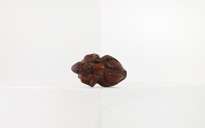 Lot 164 - A coquilla nut figural snuff box