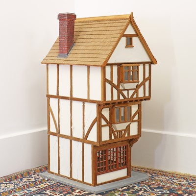 Lot 21 - A dolls house