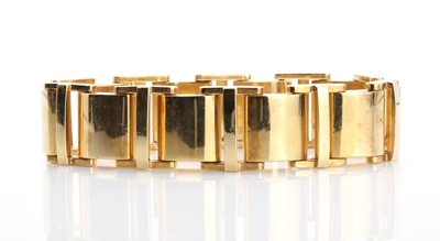 Lot 171 - A Continental gold bracelet, c.1940