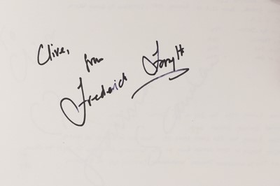 Lot 330 - A large collection of autograph albums