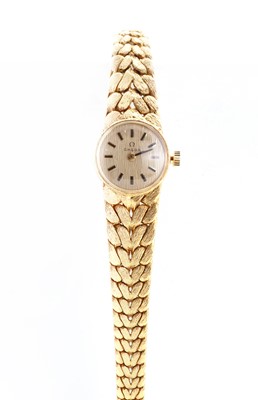 Lot 549 - A ladies' 18ct gold Omega mechanical bracelet watch, c.1970