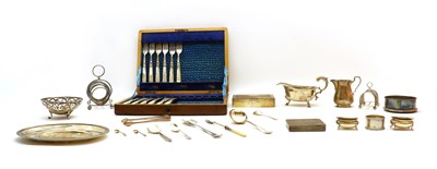Lot 114 - A quantity of silver items