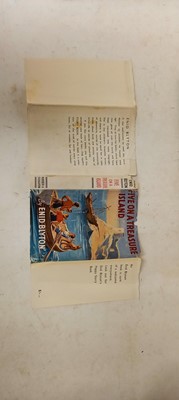 Lot 278 - Enid BLYTON: Five on A Treasure Island.