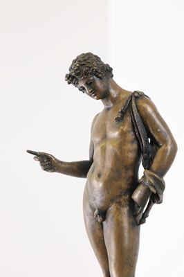 Lot 129 - A grand tour bronze of Narcissus