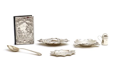 Lot 103 - A collection of silver items
