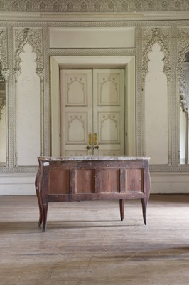 Lot 131 - ☘ A Louis XV floral marquetry bombé commode