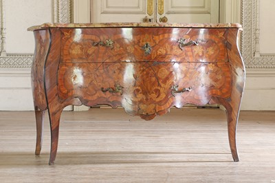 Lot 131 - ☘ A Louis XV floral marquetry bombé commode