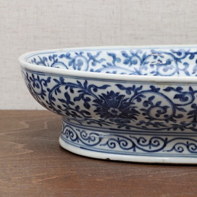 Lot 112 - A Chinese blue and white dish