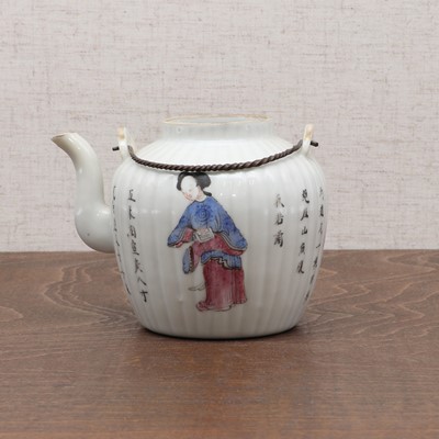 Lot 356 - A Chinese famille rose teapot