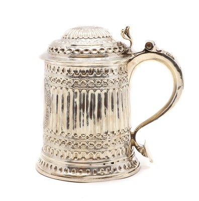 Lot 124 - A George III silver tankard