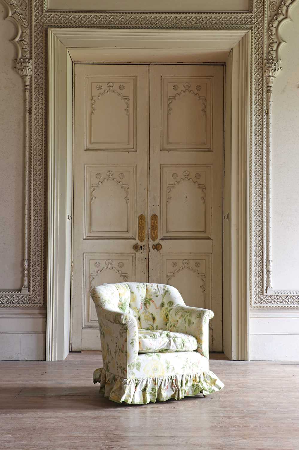 Lot 18 - A button-upholstered tub chair by Howard & Sons