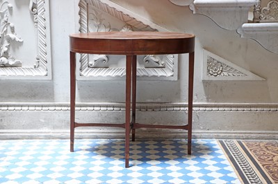 Lot 238 - ☘ An Edwardian mahogany oval occasional table
