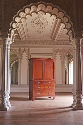 Lot 120 - ☘ A George III mahogany linen press
