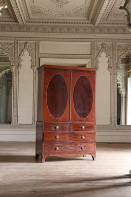 Lot 35 - A Regency mahogany linen press