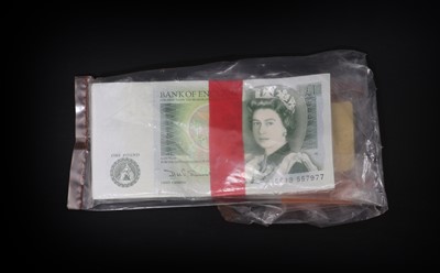 Lot 124 - Notes, Great Britain, Elizabeth II (1952-2022)