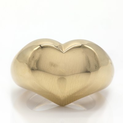 Lot 170 - An 18ct gold Chevalier Coeur ring, by Chaumet