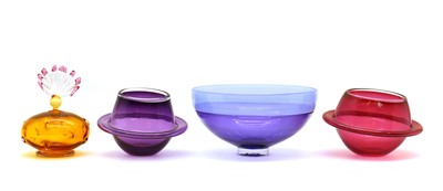 Lot 102 - A group of Bob Crooks studio glass