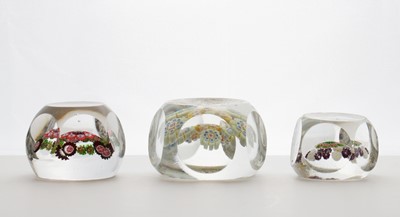 Lot 189 - A Clichy glass faceted paperweight
