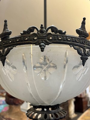 Lot 41 - A hanging ceiling light
