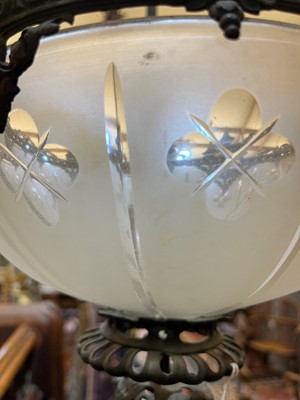 Lot 41 - A hanging ceiling light