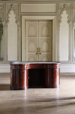 Lot 119 - ☘ A mahogany kidney-shaped desk in the manner of Gillow