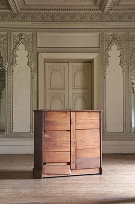 Lot 294 - ☘ A Victorian figured walnut chest of drawers