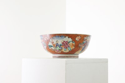 Lot 409 - An export 'Mandarin Rose' porcelain punchbowl