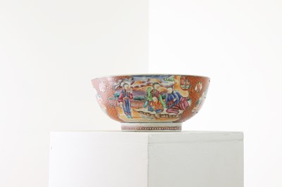 Lot 409 - An export 'Mandarin Rose' porcelain punchbowl