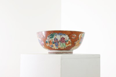 Lot 409 - An export 'Mandarin Rose' porcelain punchbowl