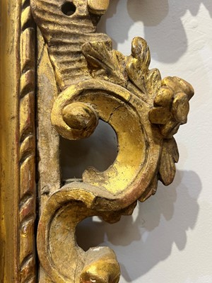 Lot 401 - A carved giltwood pier mirror