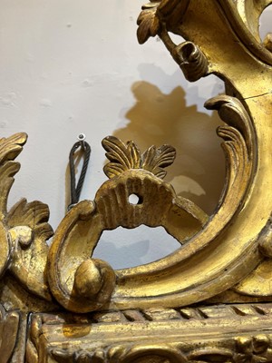 Lot 401 - A carved giltwood pier mirror