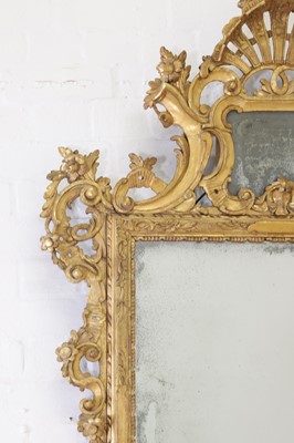 Lot 401 - A carved giltwood pier mirror