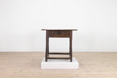 Lot 354 - An oak side table