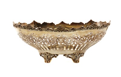 Lot 61 - A silver bread basket