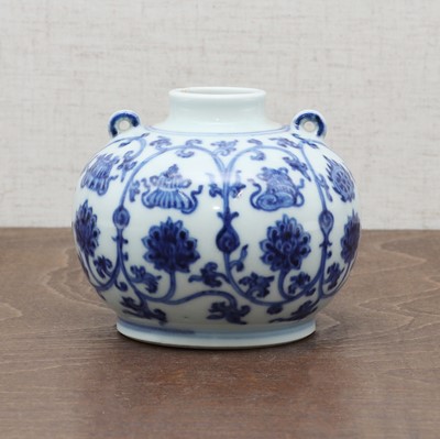 Lot 60 - A Chinese blue and white jarlet