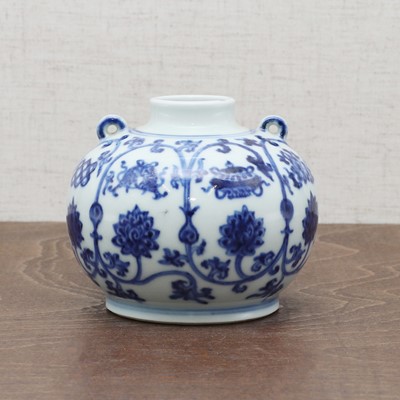 Lot 60 - A Chinese blue and white jarlet