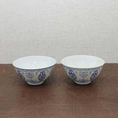 Lot 62 - A pair of Chinese blue and white bowls