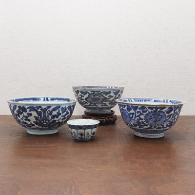 Lot 397 - A collection of Chinese blue and white