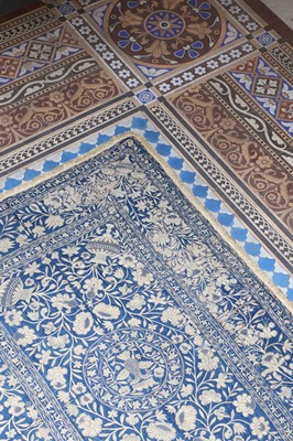 Lot 94 - ☘ A silk embroidered coverlet