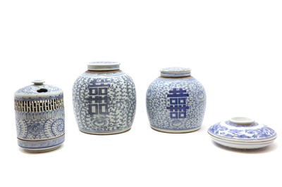 Lot 168 - A collection of Chinese blue and white