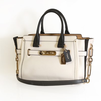 Lot 1479 - A Coach cream pebbled leather swagger satchel