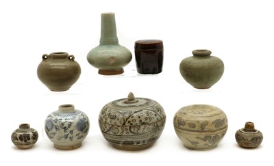 Lot 140 - A group of Southeast Asian porcelain