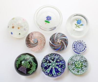 Lot 194 - A group of glass paperweights