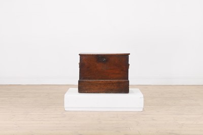 Lot 263 - A George III mahogany cellaret