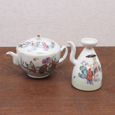 Lot 73 - A Chinese famille rose wine pot