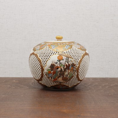 Lot 100 - A Japanese Satsuma ware box and cover