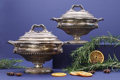 Lot 329 - A pair of George III silver tureens